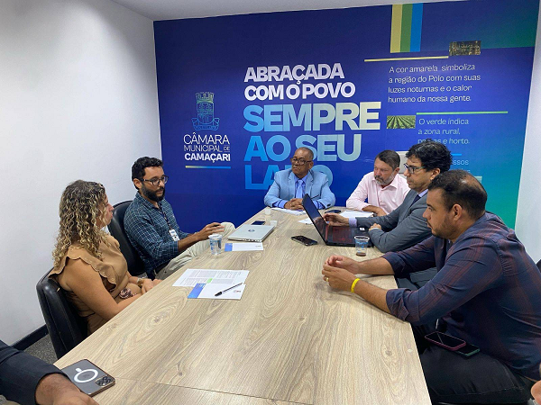 Comissão de Meio Ambiente e Turismo da Câmara de Camaçari durante reunião com representantes da Embasa (Foto: Divulgação)