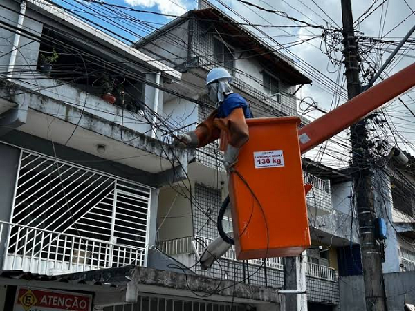 Operação denominada 'Gatonet' visa remover fios de provedores não autorizados ou que não cumprem as normas técnicas de segurança (Foto: Reprodução)