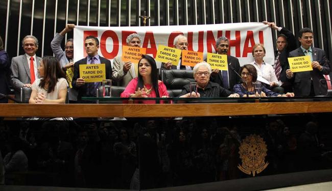 Erundina sentou na cadeira da presidência (Foto: Psol | Divulgação)