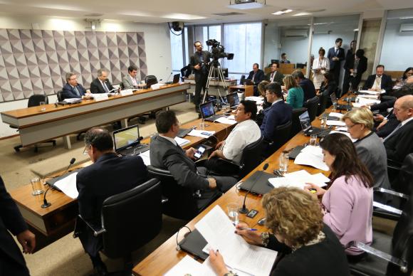 Para ser aprovado, texto precisa de, pelos menos, 11 votos.