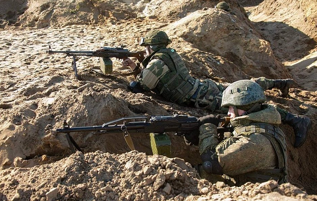 As últimas estimativas do governo dos Estados Unidos apontam que entre 169 mil e 190 mil soldados russos estão cercando a Ucrânia neste momento (Foto: Reprodução)