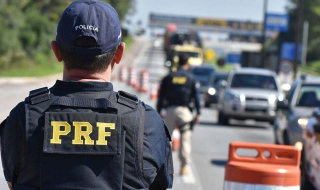 O presidente do Tribunal Regional Federal da 2ª Região (TRF2), Messod Azulay Neto, entendeu que a atuação da PRF fora de rodovias está dentro da lei (Foto: Divulgação/Polícia Rodoviária Federal)