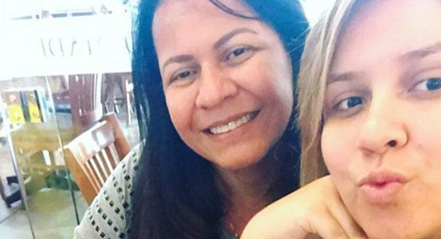 Marília Mendonça em selfie ao lado da mãe, Ruth Moreira (Foto: Reprodução/Instagram)