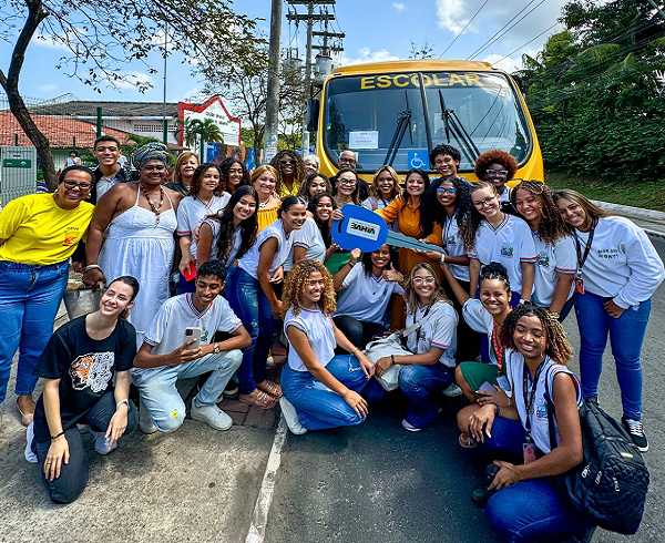 Veículo vai oferecer conforto e segurança, além de contribuir com a melhoria do desempenho pedagógico dos estudantes que moram distante da unidade escolar (Foto: Divulgação)