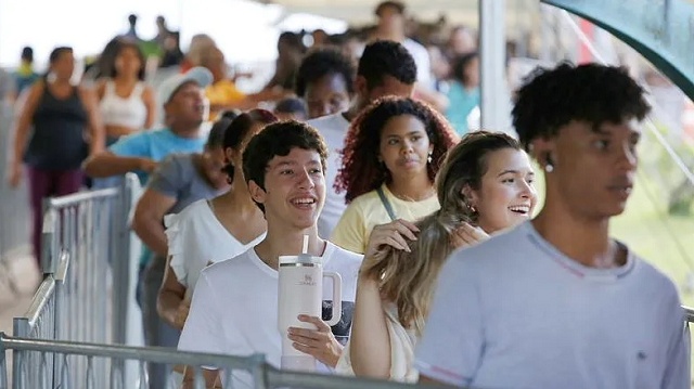 Há a expectativa pelo primeiro voto de muitos jovens e o assunto é tema de campanha no Unicef este ano (Foto: Reprodução)