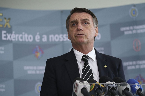 Presidente Jair Bolsonaro assinou Medida Provisória que aumenta jornada de trabalho de bancários e bancos podem funcionar aos sábados (Foto: José Cruz | Agência Brasil) 