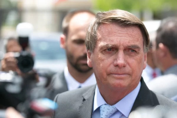 Está aí o que Bolsonaro queria dizer ao repetir que sempre jogou e que continuaria jogando 'dentro das quatro linhas da Constituição' (A minuta explica!)