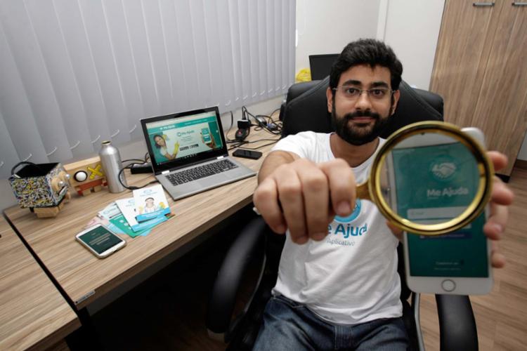 Brandão criou o Me Ajuda App, uma espécie de Uber de diaristas e garçons (Foto: Mila Cordeiro | Ag. A TARDE)